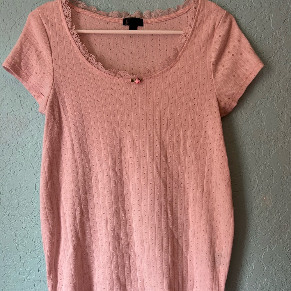 Lace-Trim Short Sleeve Tee in Soft Pink